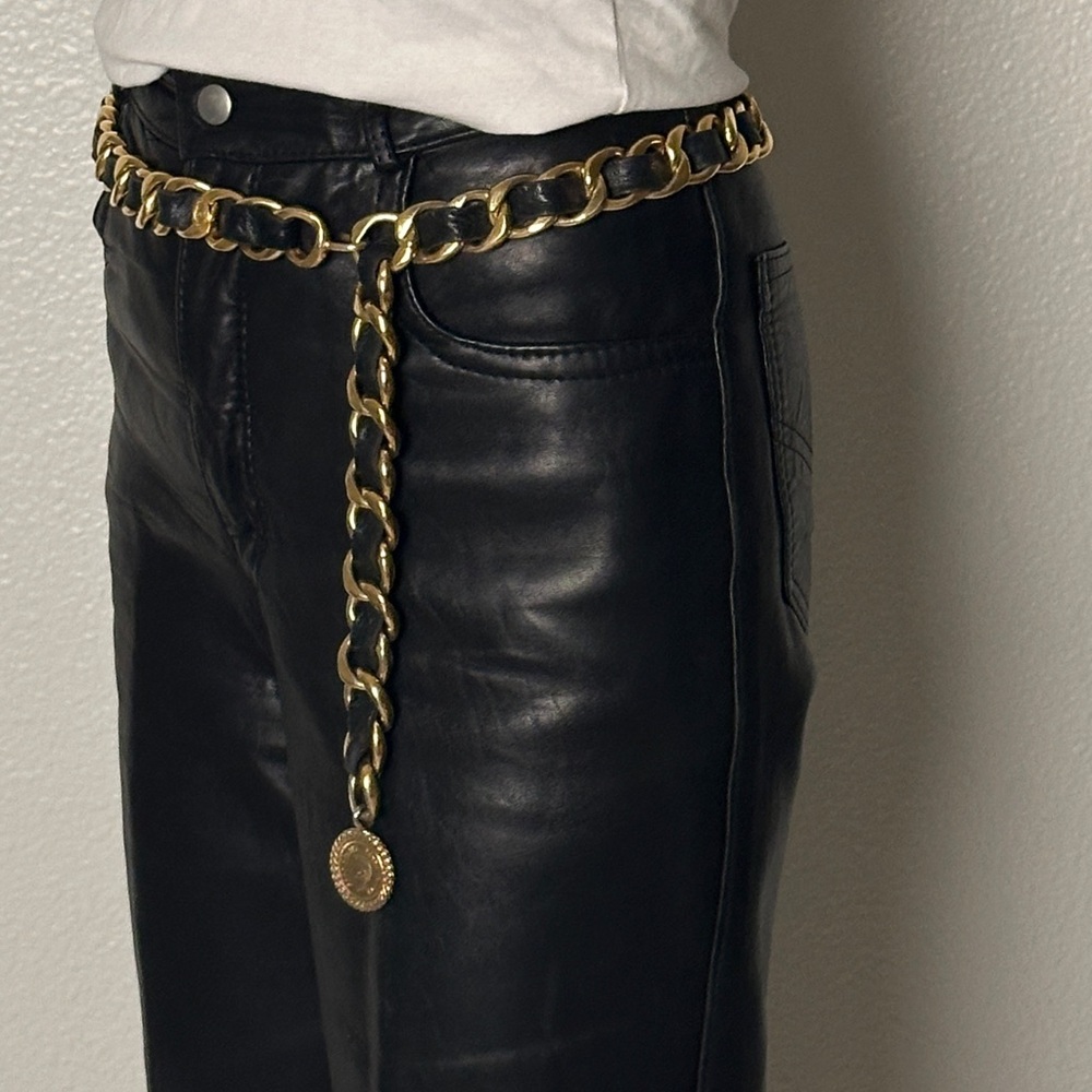 Chanel Belt - ICONIC Vintage Black Leather and Gold Chain - Picture 3 of 8